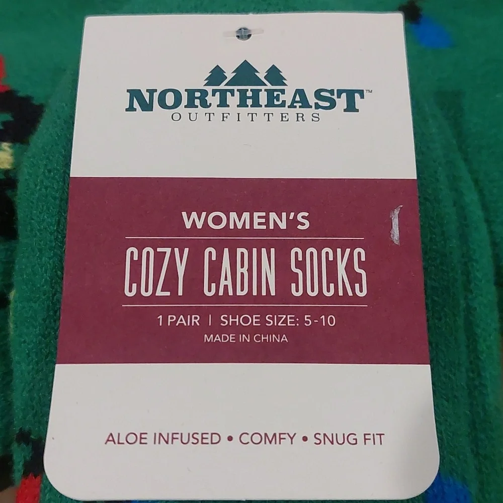 Northeast Outfitters Women's Size 5 - 10 Cozy Cabin Socks Green Christmas Santa